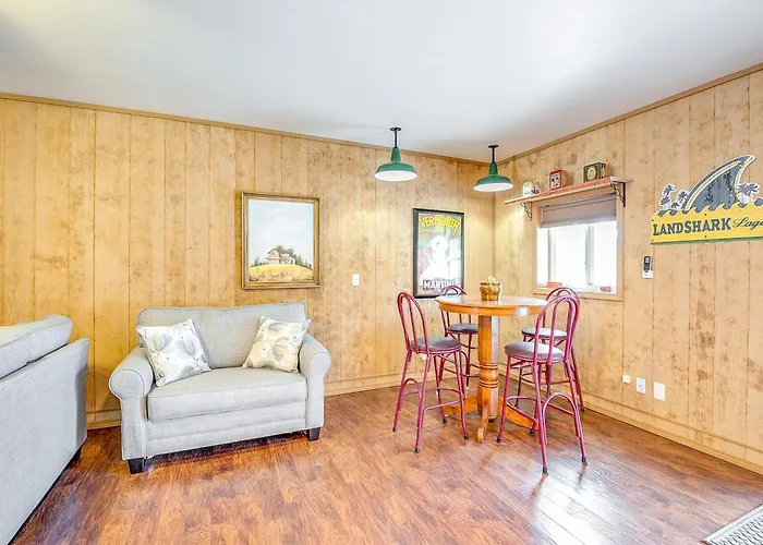 Apartment Retreat W/ Deck Near Kinkaid Lake! *