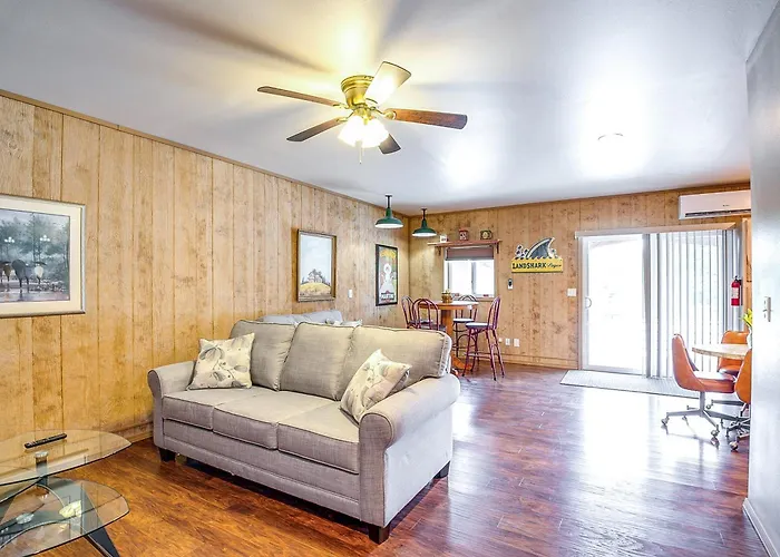 Retreat W/ Deck Near Kinkaid Lake! Apartment Murphysboro