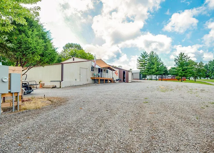 Retreat W/ Deck Near Kinkaid Lake! Murphysboro