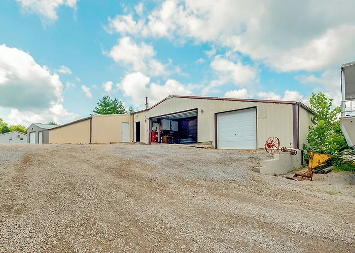 Retreat W/ Deck Near Kinkaid Lake! *