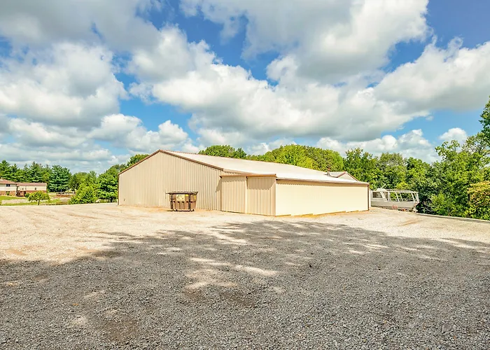 Retreat W/ Deck Near Kinkaid Lake! *