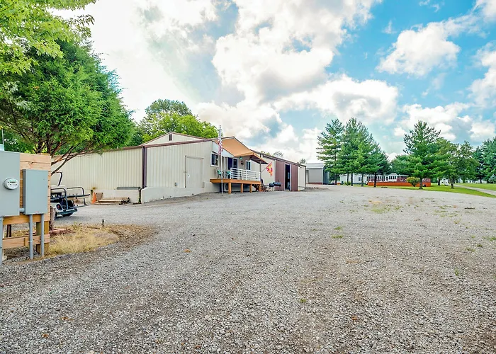 Retreat W/ Deck Near Kinkaid Lake! Murphysboro