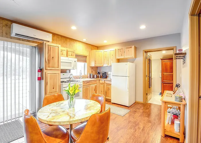 Retreat W/ Deck Near Kinkaid Lake! Murphysboro